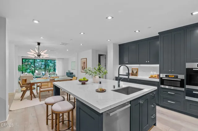 $2,299,000 | 432 North Oakhurst Drive, Unit 104, Beverly Hills, CA 90210