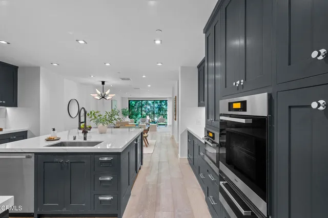 $2,299,000 | 432 North Oakhurst Drive, Unit 104, Beverly Hills, CA 90210