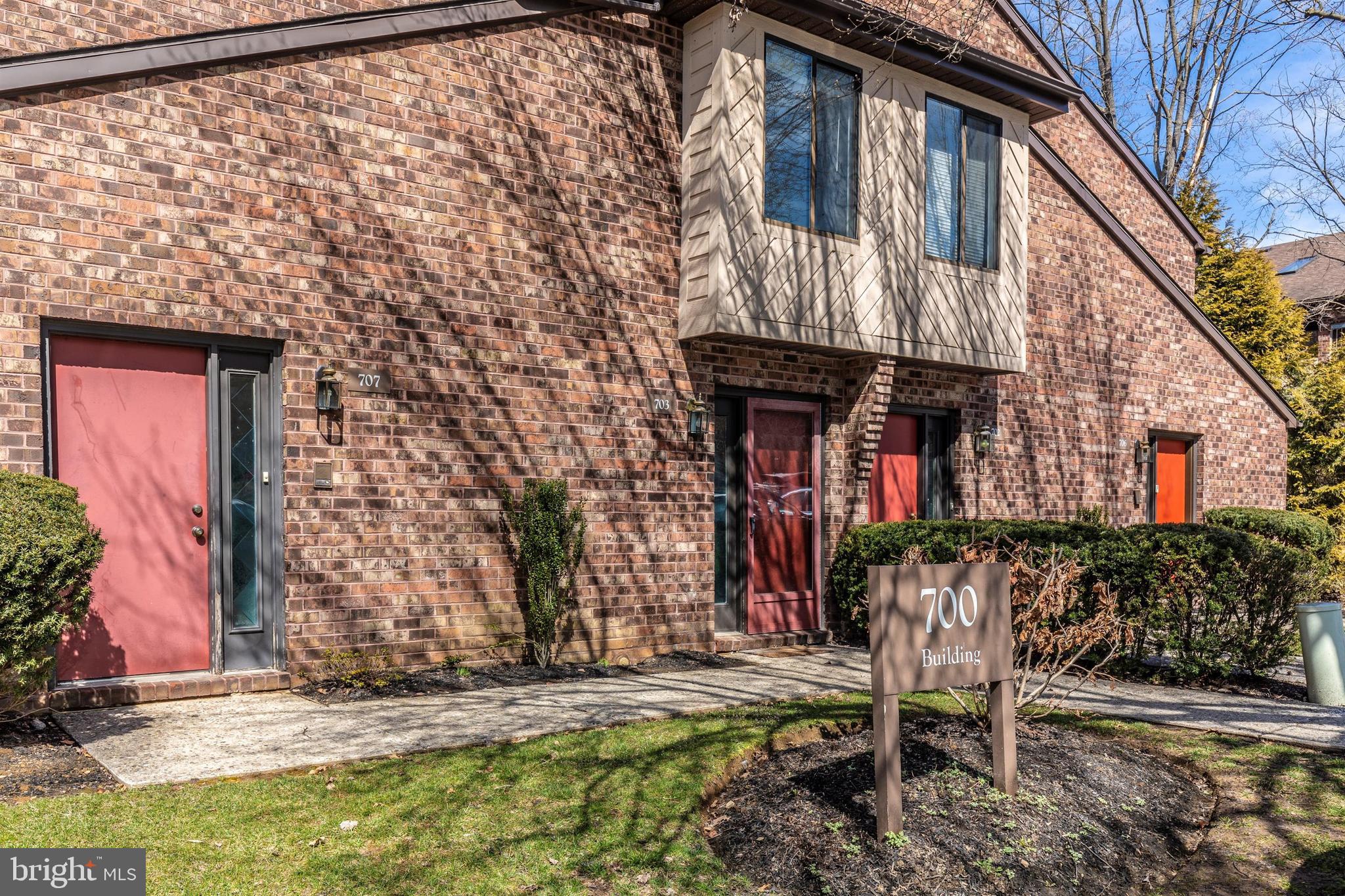 703 Mountainview Drive Chesterbrook, PA 19087 - Photo 2 of 51