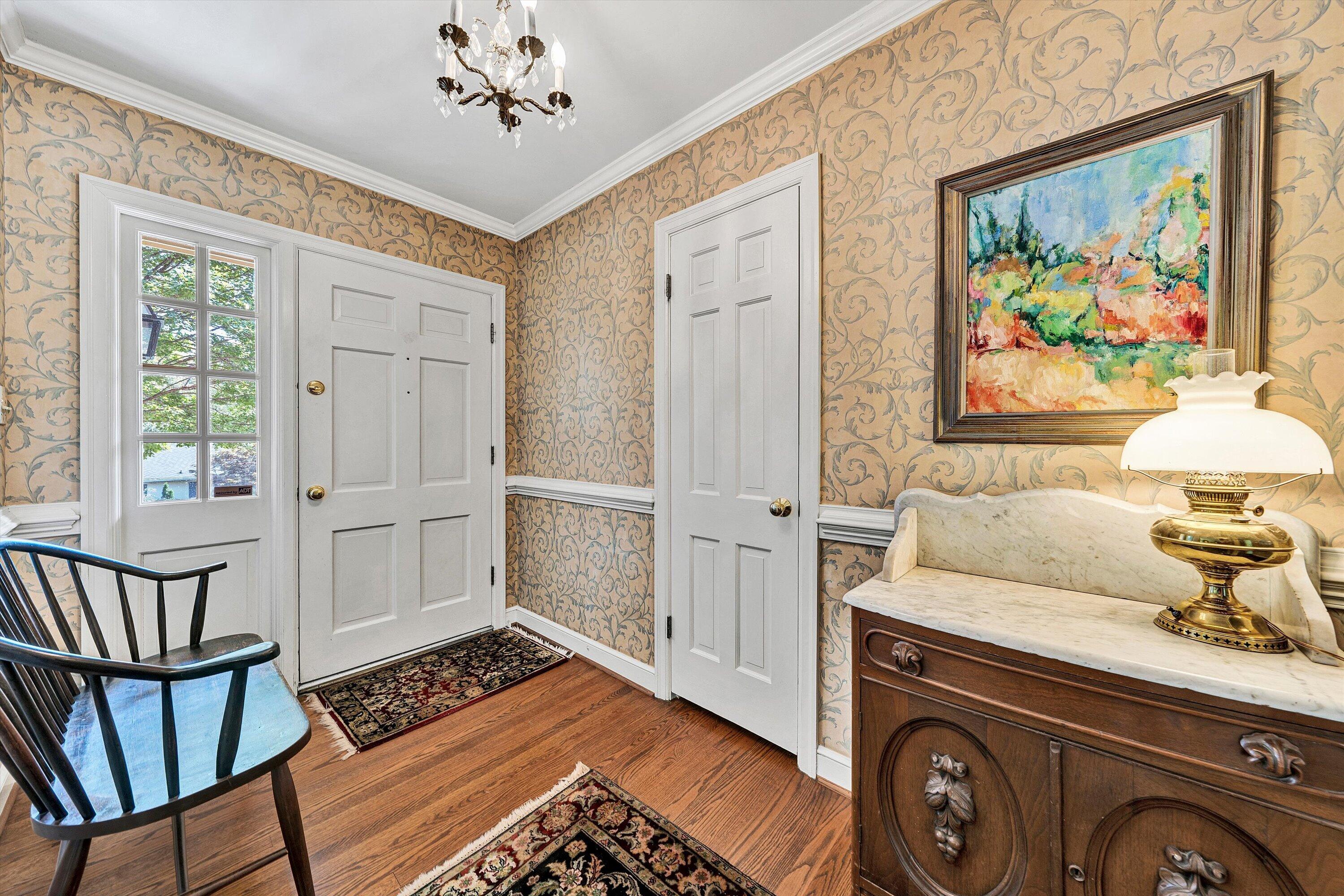 202 Parkcrest Road Southwest Roanoke, VA 24014 - Photo 10 of 48 10-DSC00028