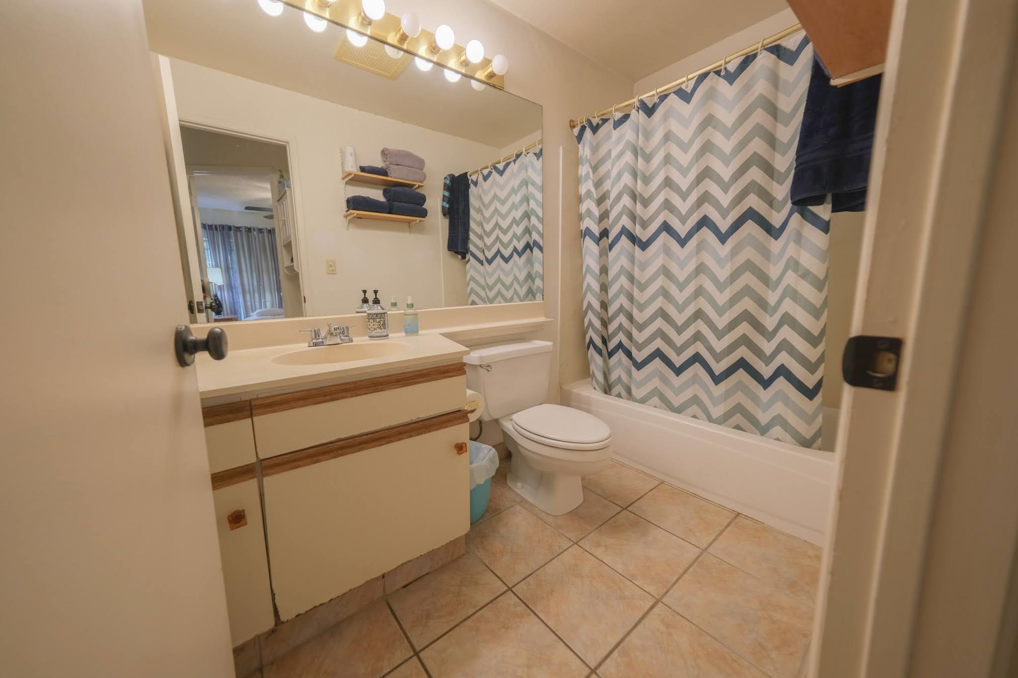 160 Keonekai Road, Unit 13206 Kihei, HI 96753 - Photo 9 of 14 a bathroom with a sink toilet and shower