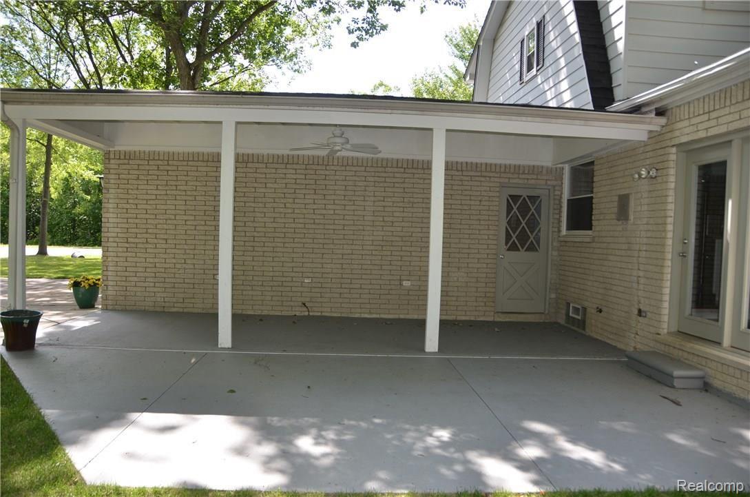 21769 Meridian Road Grosse Ile, MI 48138 - Photo 7 of 25 DSC_8586.JPG