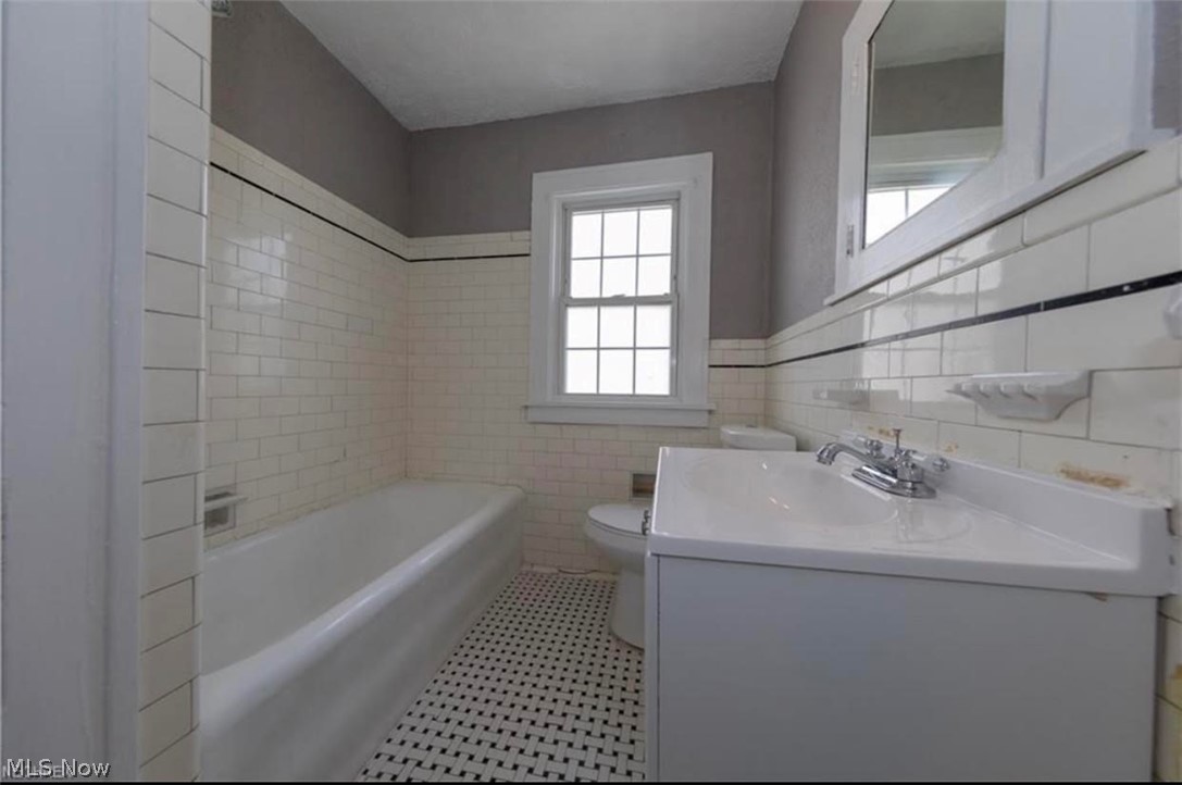 3589 Avalon Road Cleveland, OH 44120 - Photo 12 of 25