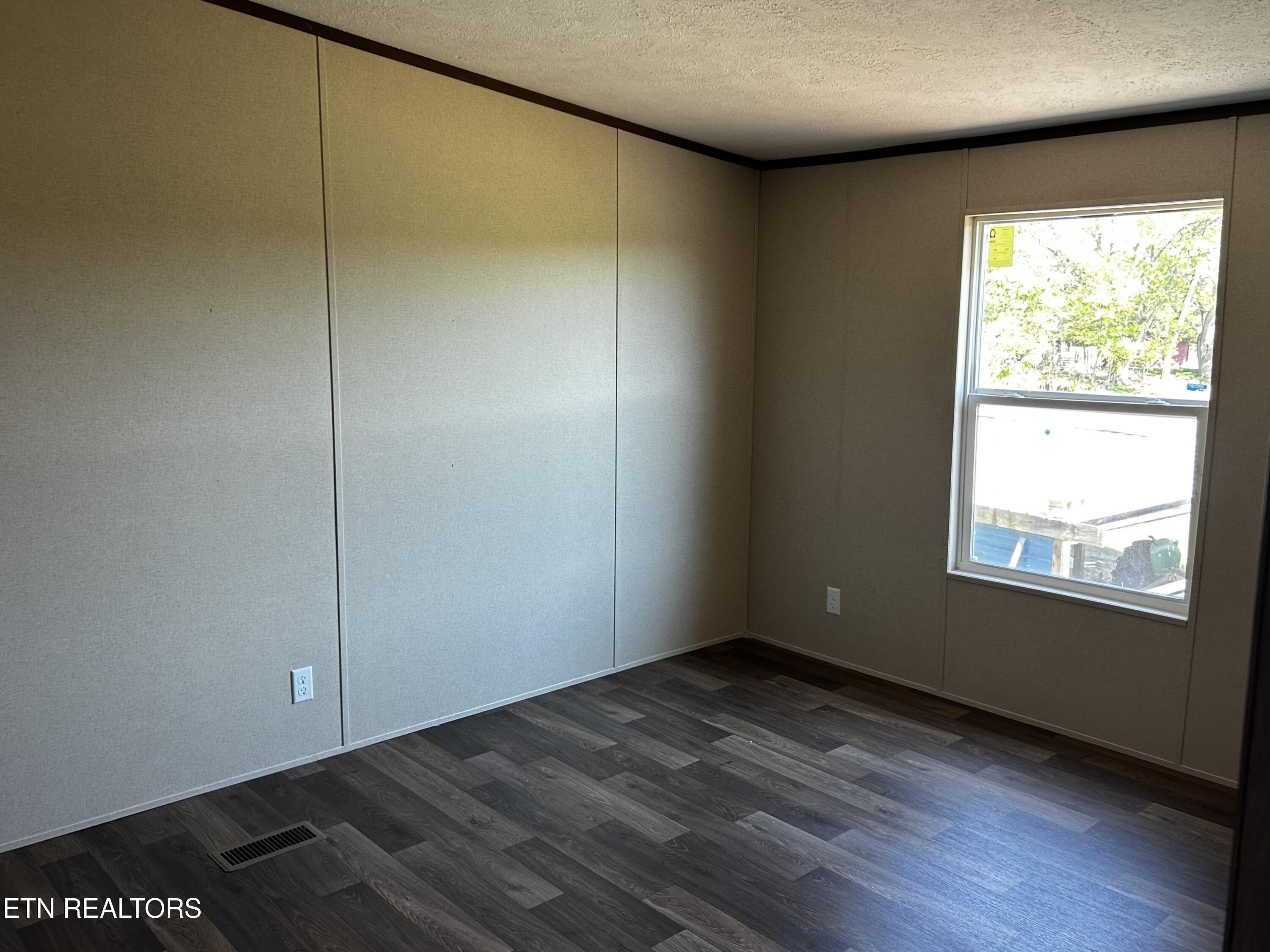 418 Oak Grove Road Madisonville, TN 37354 - Photo 8 of 14 IMG_8526 (1)