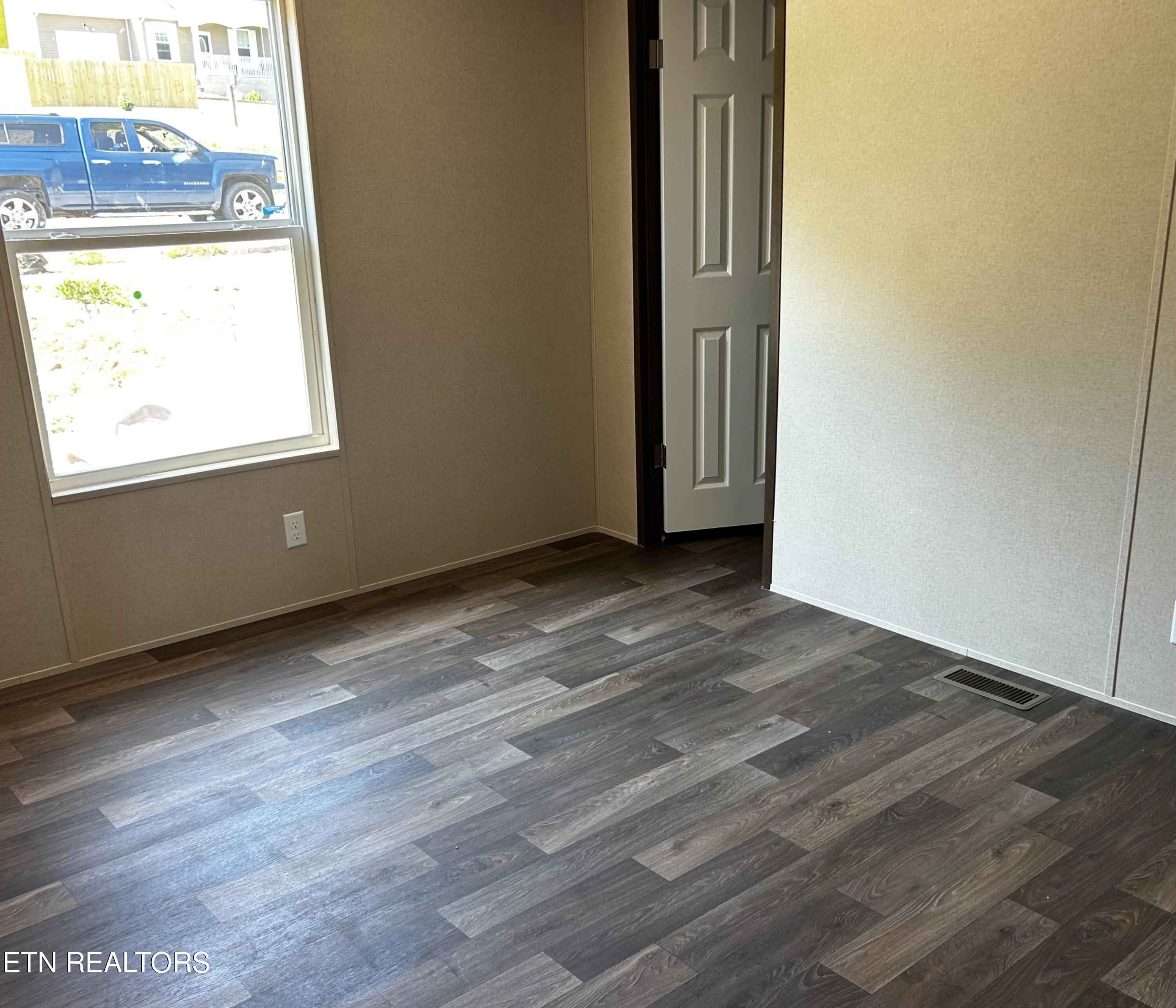 418 Oak Grove Road Madisonville, TN 37354 - Photo 9 of 14 IMG_8527 (1)