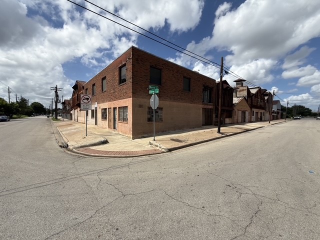 2323 Everett Street Houston, TX 77009 - Photo 6 of 10