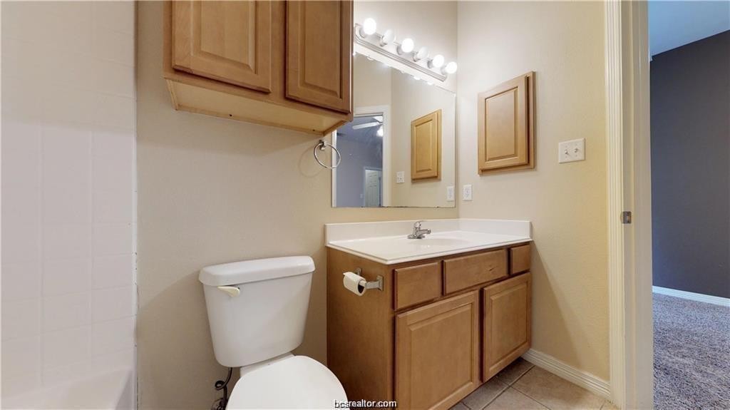 1198 Jones-Butler Road, Unit 706 College Station, TX 77840 - Photo 7 of 8 a bathroom with a toilet sink and mirror