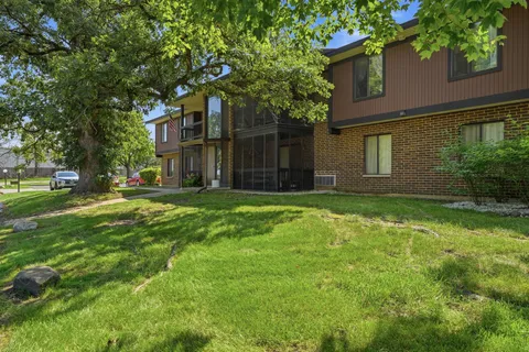 $170,000 | 4704 Northfox Lane, Unit H7, McHenry, IL 60050