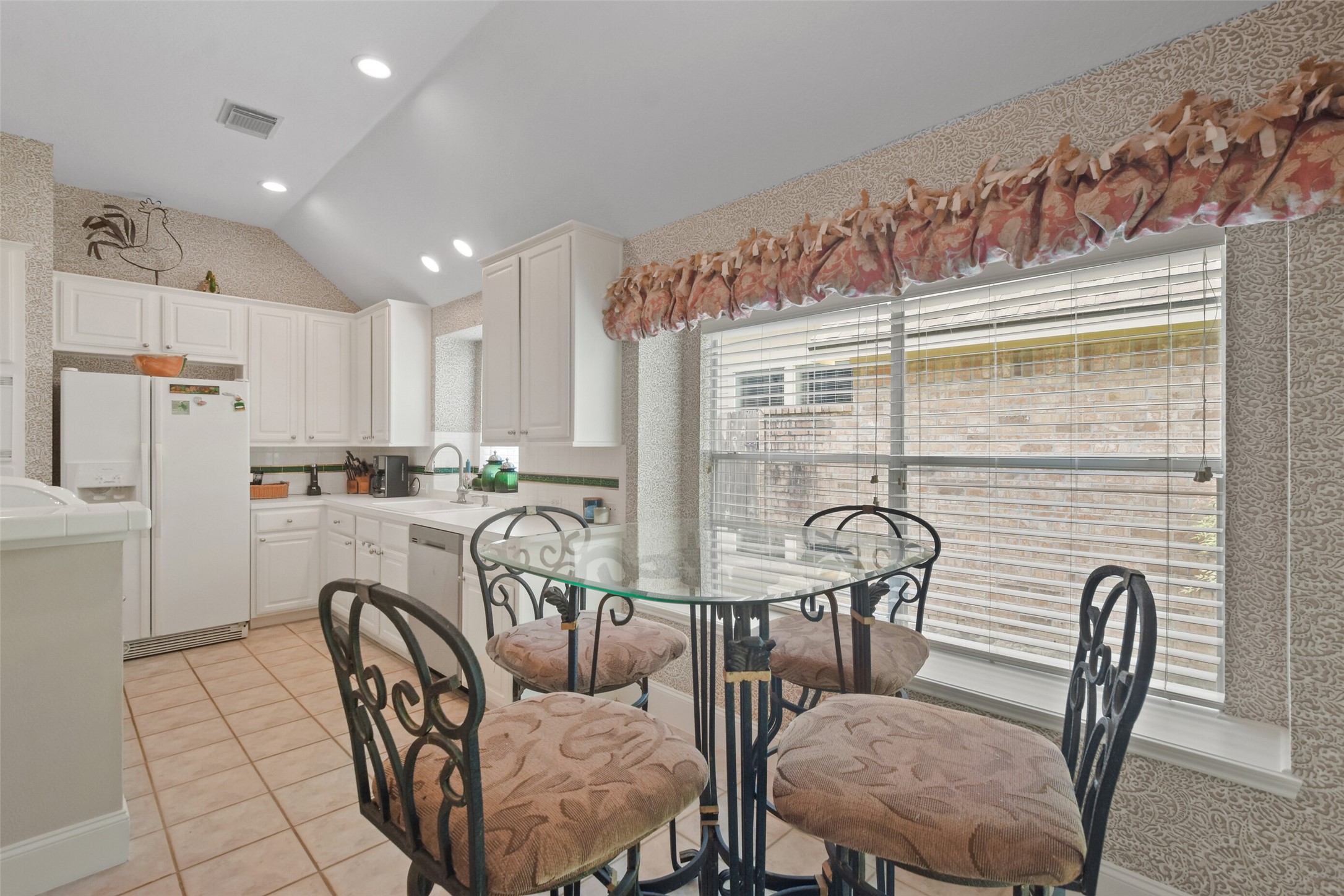 18 Pinery Ridge Place Spring, TX 77382 - Photo 17 of 38 a dining room with furniture and window