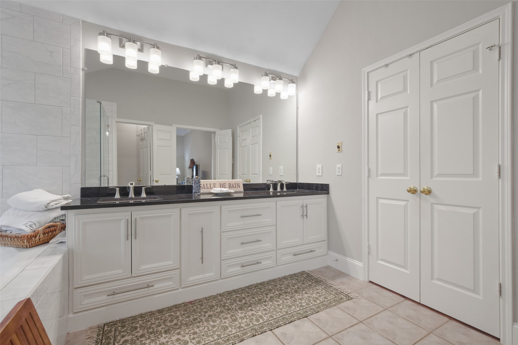 18 Pinery Ridge Place Spring, TX 77382 - Photo 29 of 38 a bathroom with a sink and a mirror