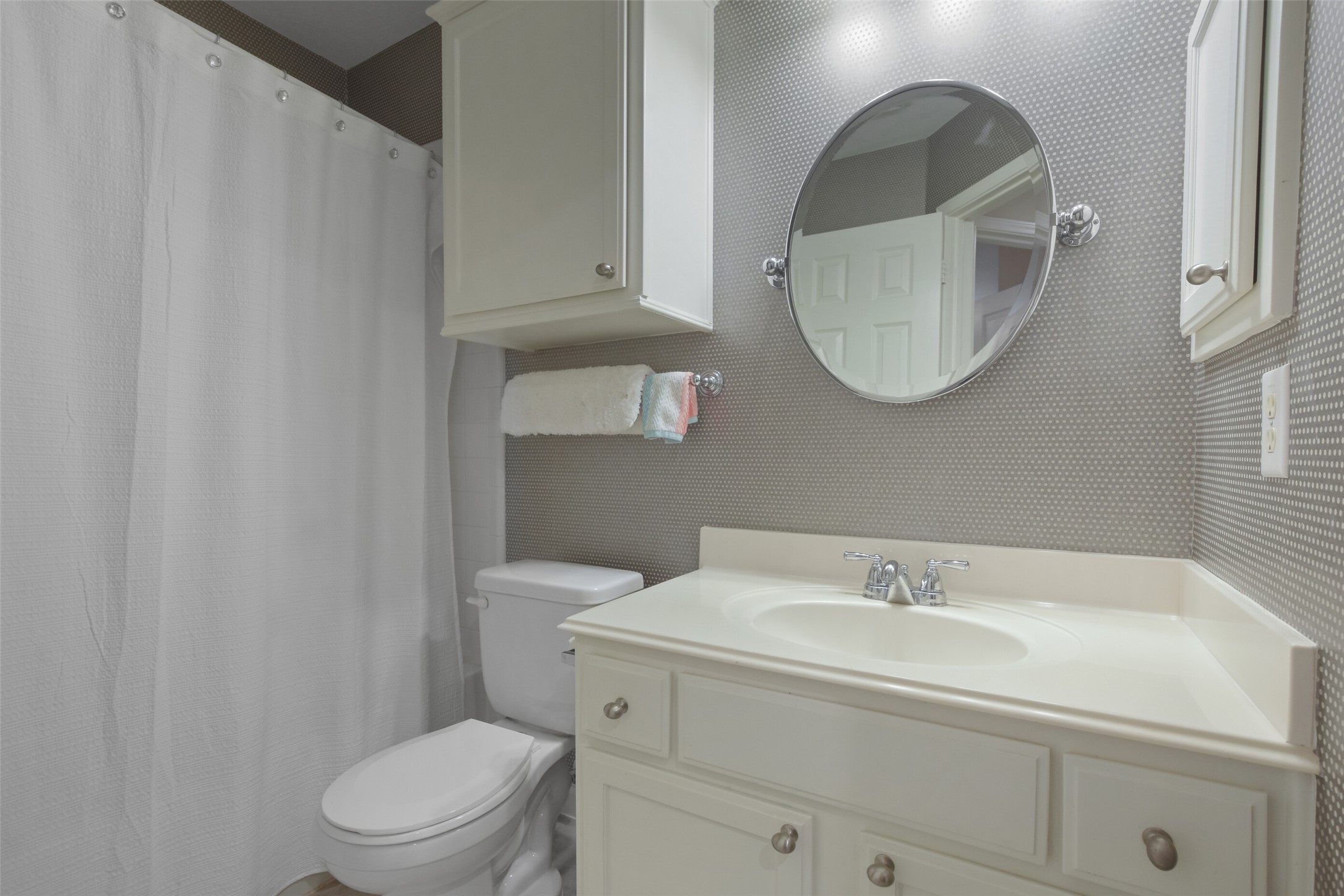18 Pinery Ridge Place Spring, TX 77382 - Photo 32 of 38 a bathroom with a toilet sink vanity and mirror