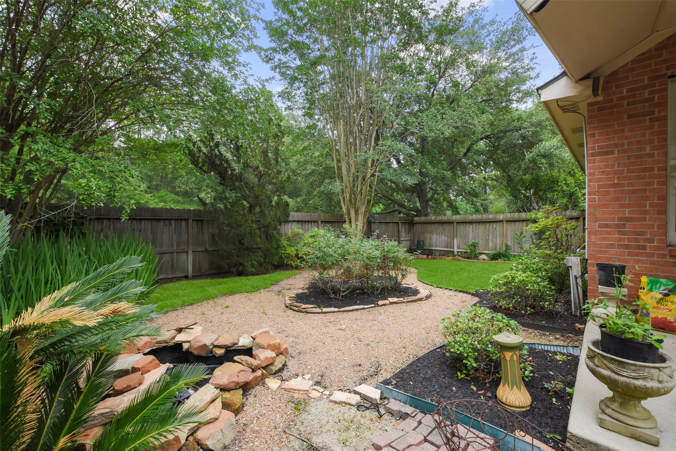 18 Pinery Ridge Place Spring, TX 77382 - Photo 34 of 38 a view of a garden with wooden fence