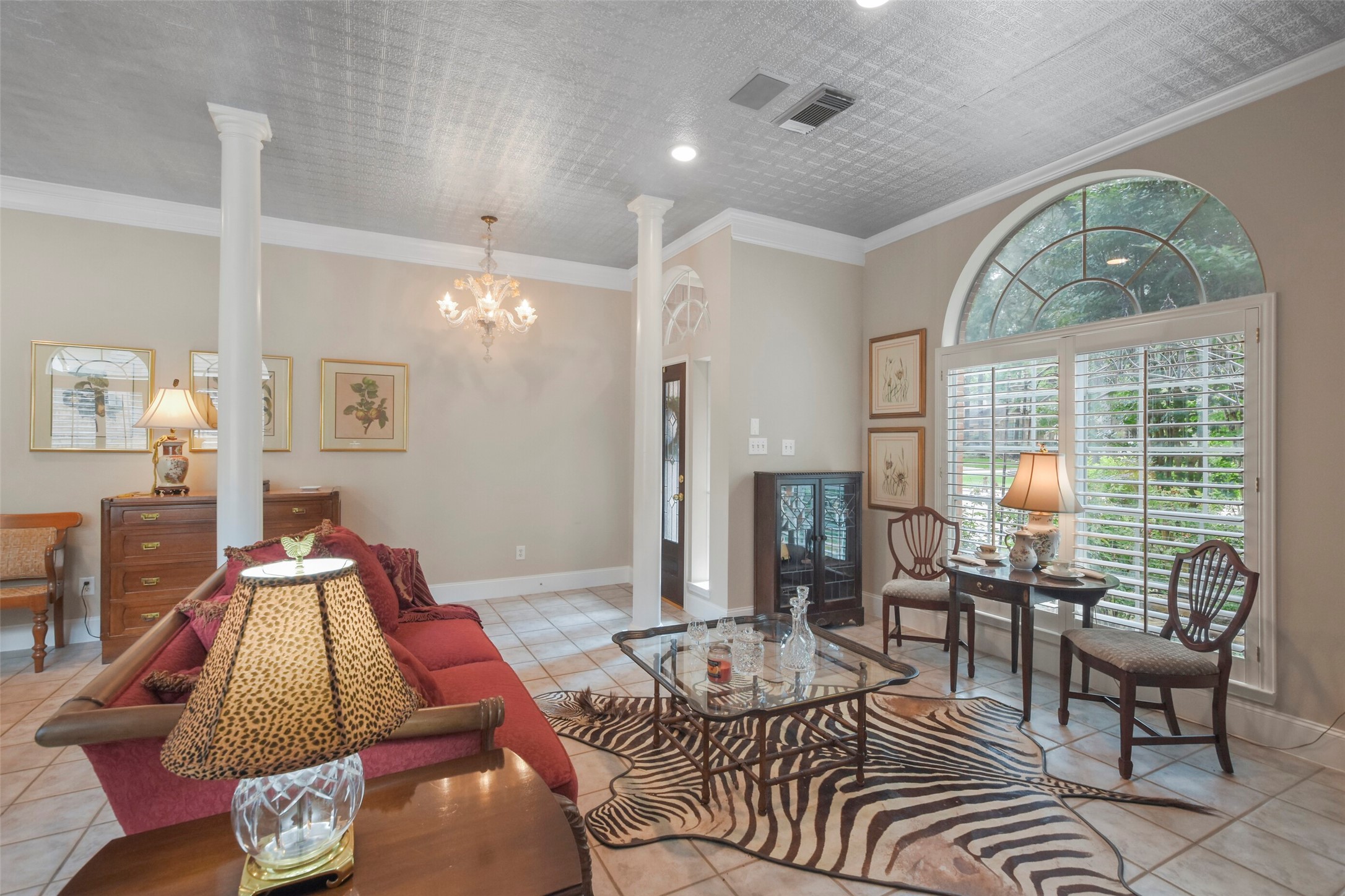18 Pinery Ridge Place Spring, TX 77382 - Photo 5 of 38 a living room with furniture and a large window