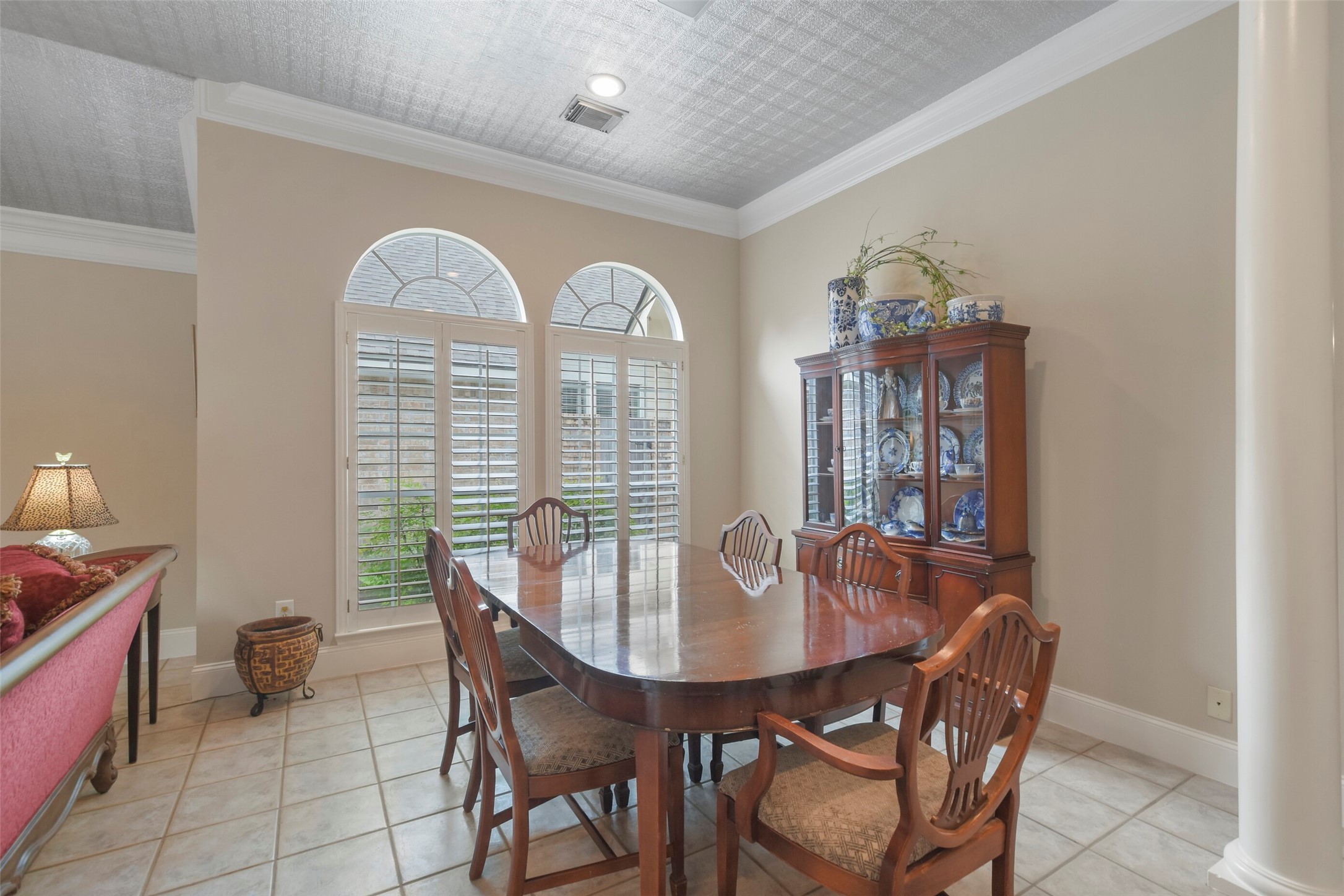 18 Pinery Ridge Place Spring, TX 77382 - Photo 8 of 38 a dining room with furniture and window
