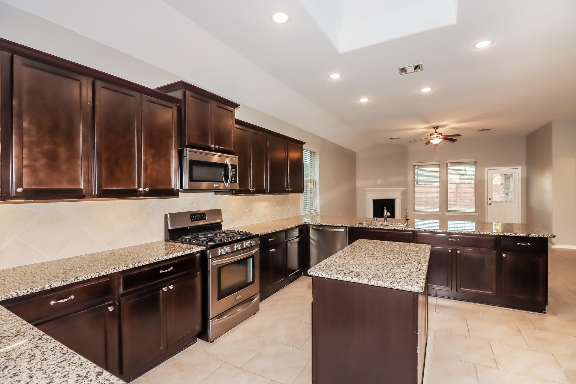 5518 Glenfield Spring Lane Spring, TX 77389 - Photo 12 of 18