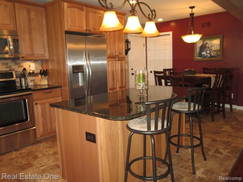 22804 Power Road Farmington, MI 48336 - Photo 12 of 35 kitchen to eating.jpg
