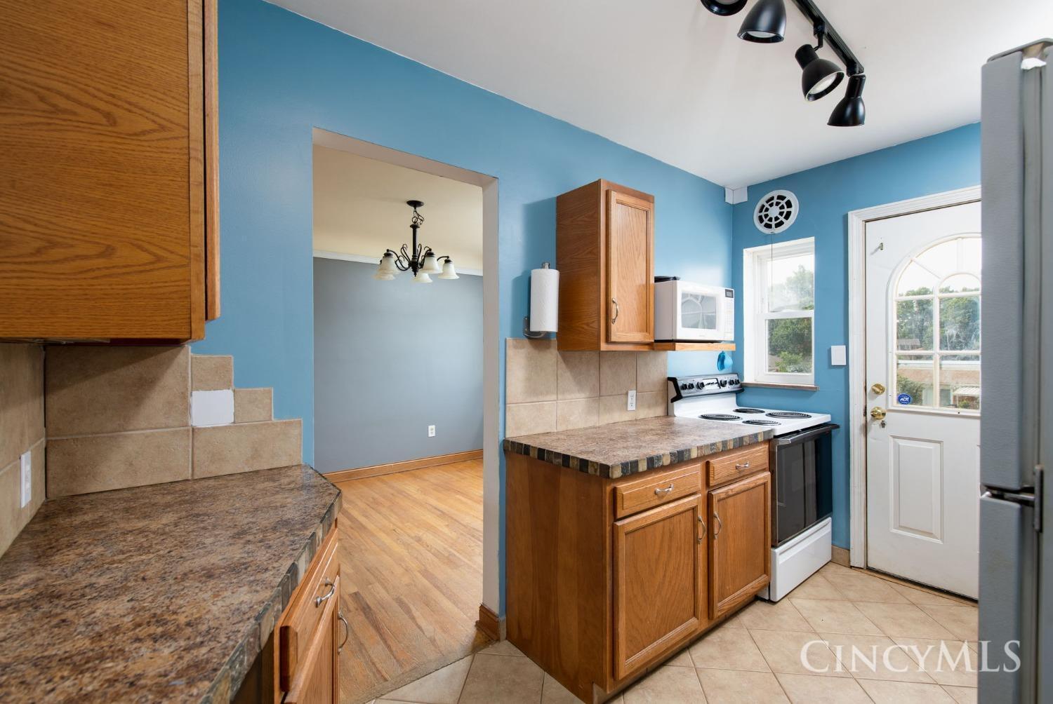 5397 Sidney Road Cincinnati, OH 45238 - Photo 8 of 28