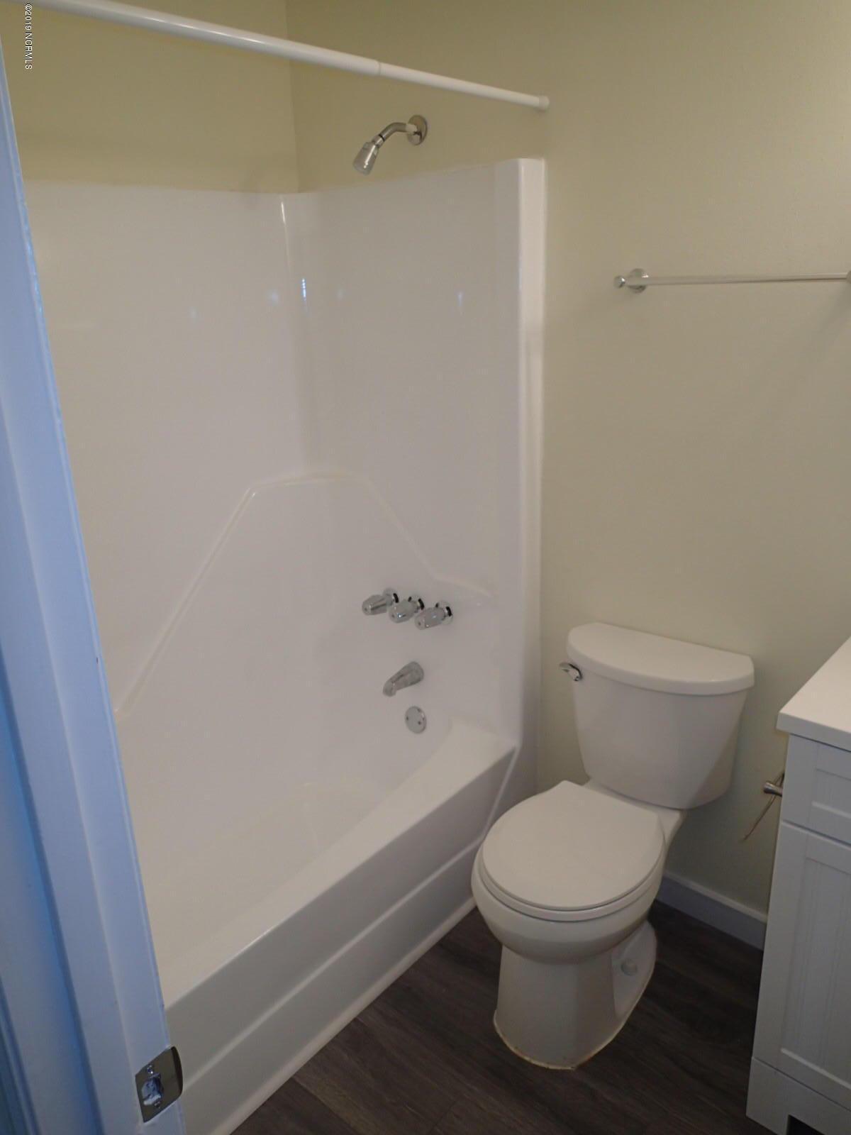 434 Dixon Road New Bern, NC 28560 - Photo 14 of 30 Hall Bath