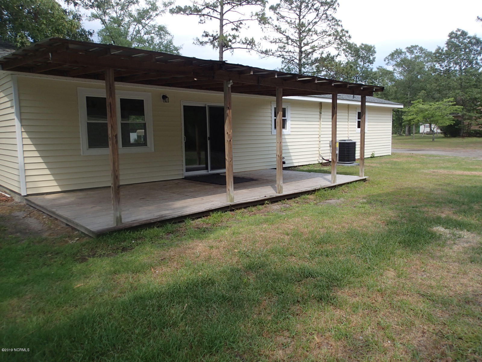 434 Dixon Road New Bern, NC 28560 - Photo 27 of 30 Covered Deck