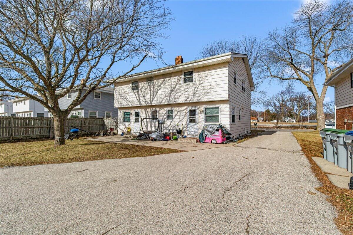 10817 West Appleton Avenue, Unit 10819 Milwaukee, WI 53225 - Photo 4 of 7 Side Drive