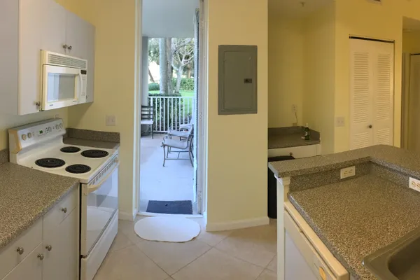 $2,300 | 1054 University Boulevard, Unit 10, Jupiter, FL 33458
