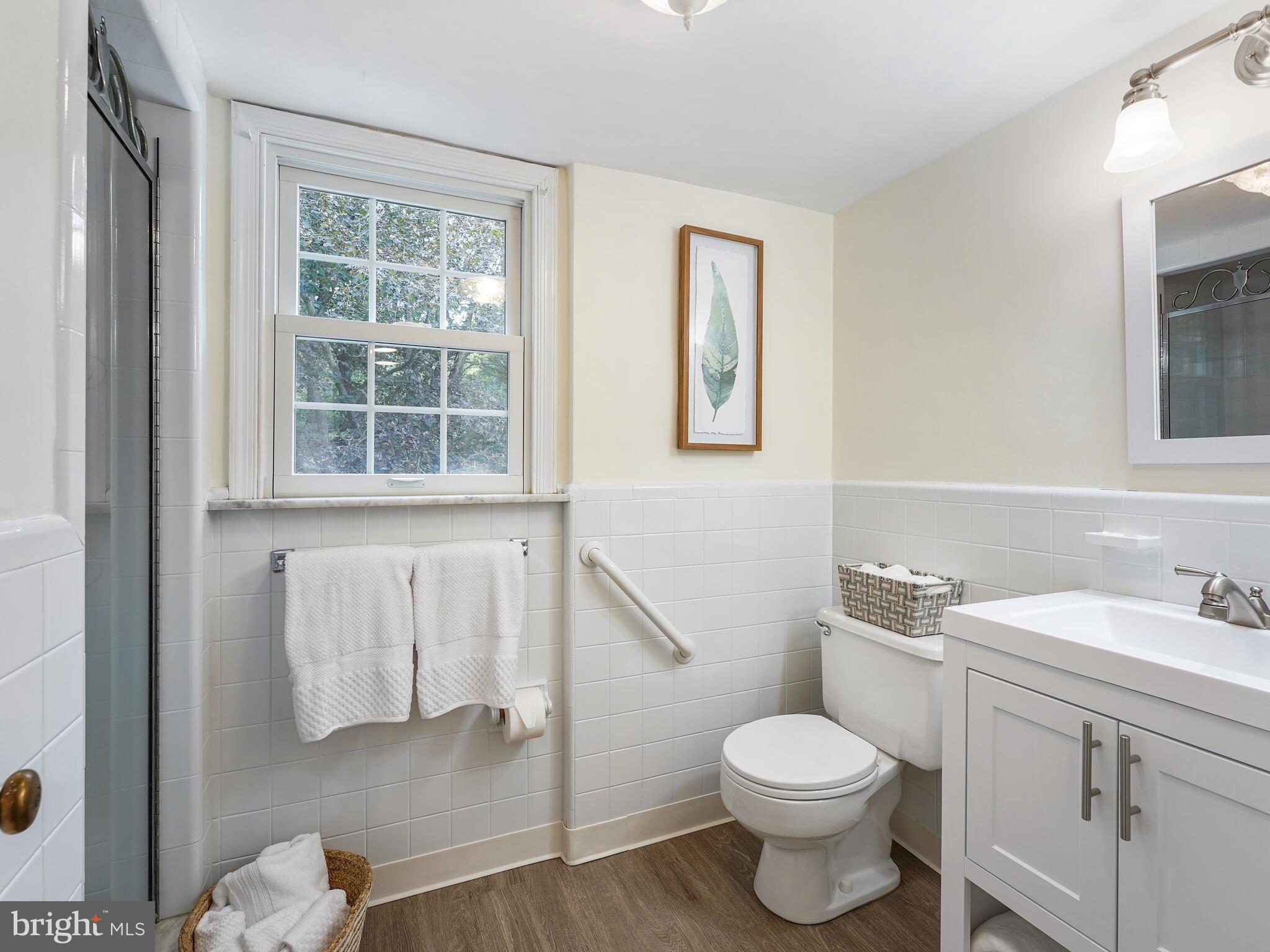 103 Kershaw Road Wallingford, PA 19086 - Photo 23 of 34 2nd floor hall bathroom