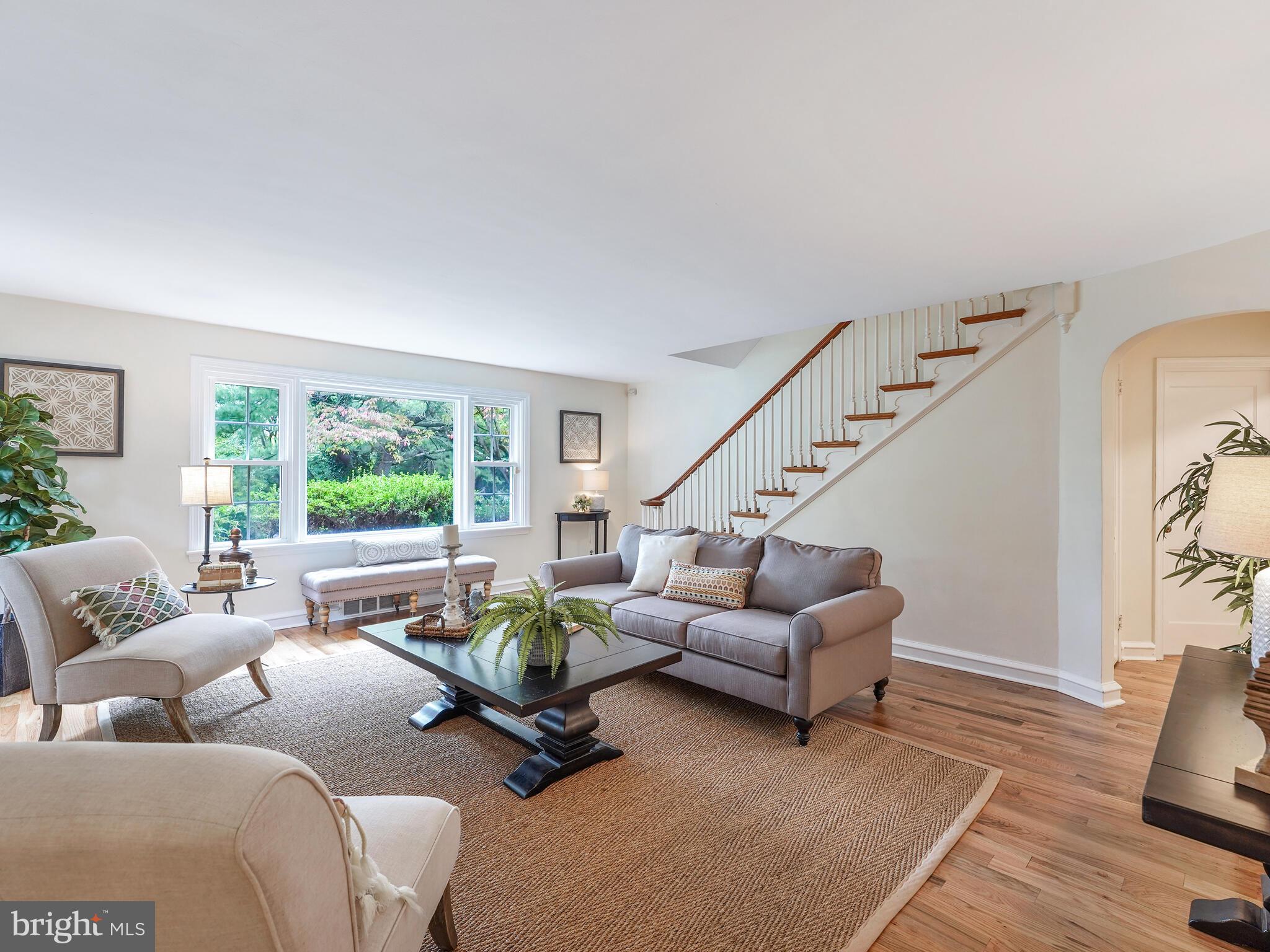 103 Kershaw Road Wallingford, PA 19086 - Photo 4 of 34 Living room with BRAND NEW wood floors!