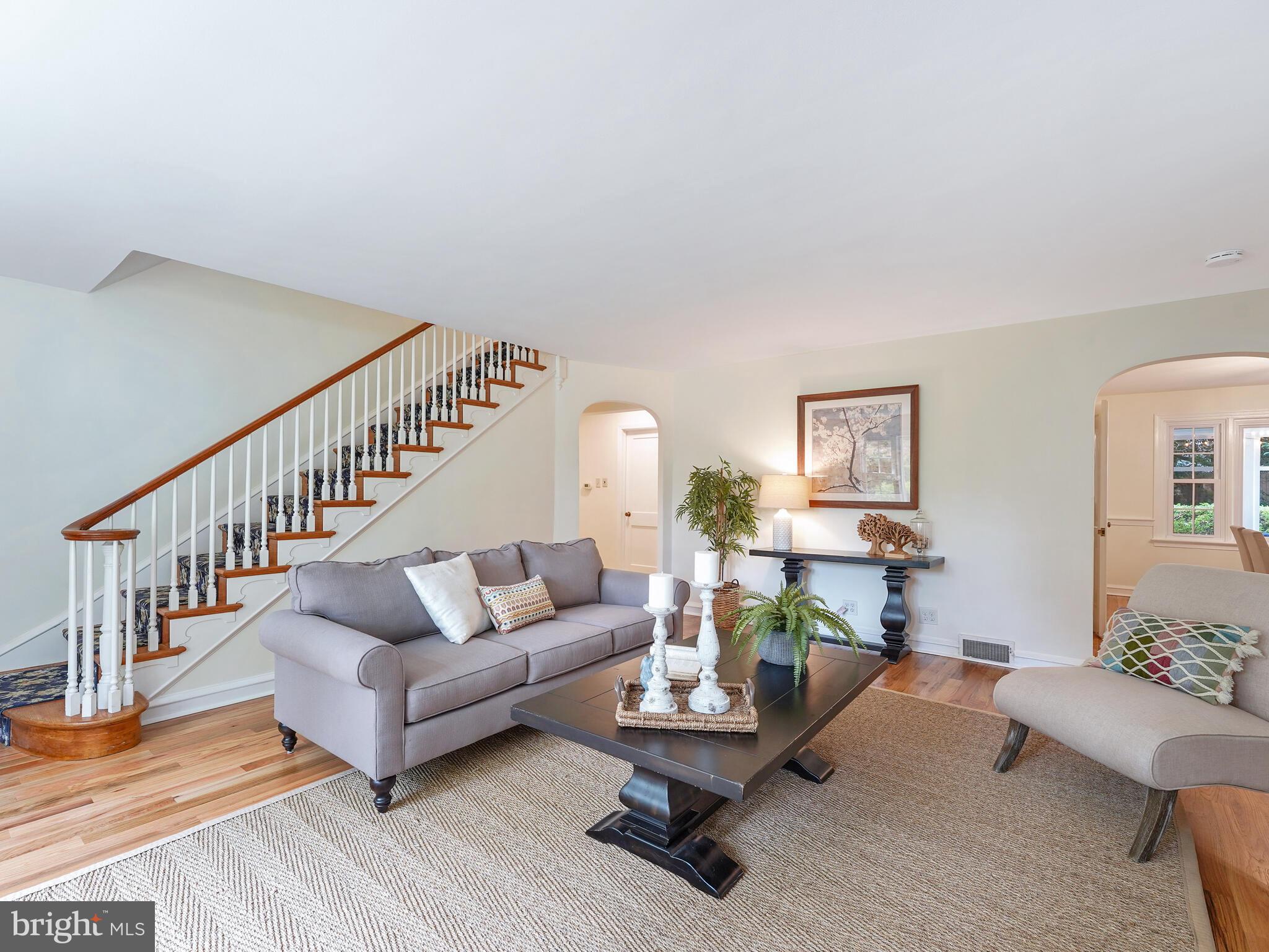 103 Kershaw Road Wallingford, PA 19086 - Photo 10 of 34 Bright and sunny throughout!