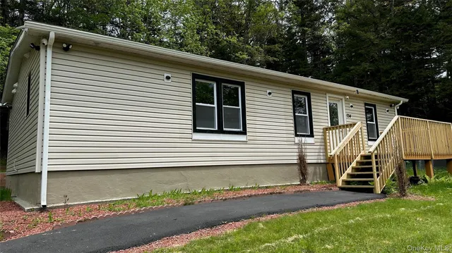 a view of a house with a backyard