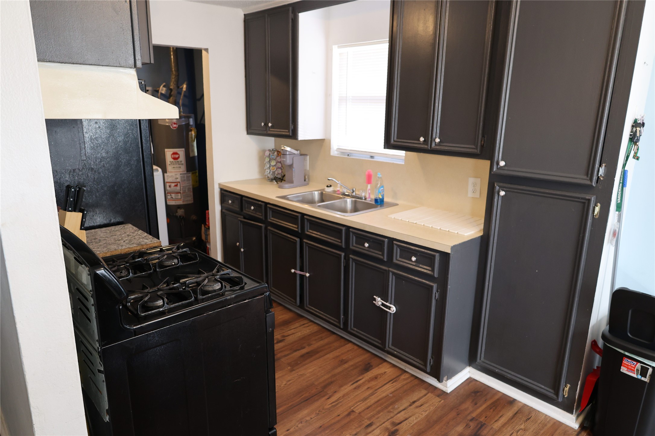 1009 Caplin Street Houston, TX 77022 - Photo 5 of 24 a kitchen with a sink stove and refrigerator