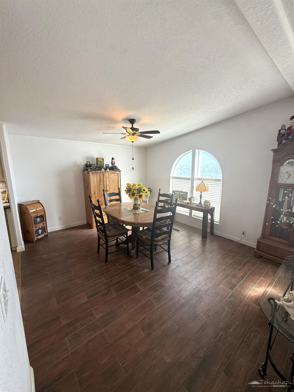 600 South Dennison Road, Unit 8 Tehachapi, CA 93561 - Photo 7 of 48 Dining room...