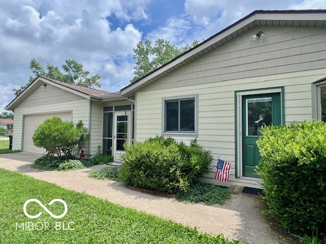 1802 Laurel Drive Columbus, IN 47203 - Photo 5 of 28