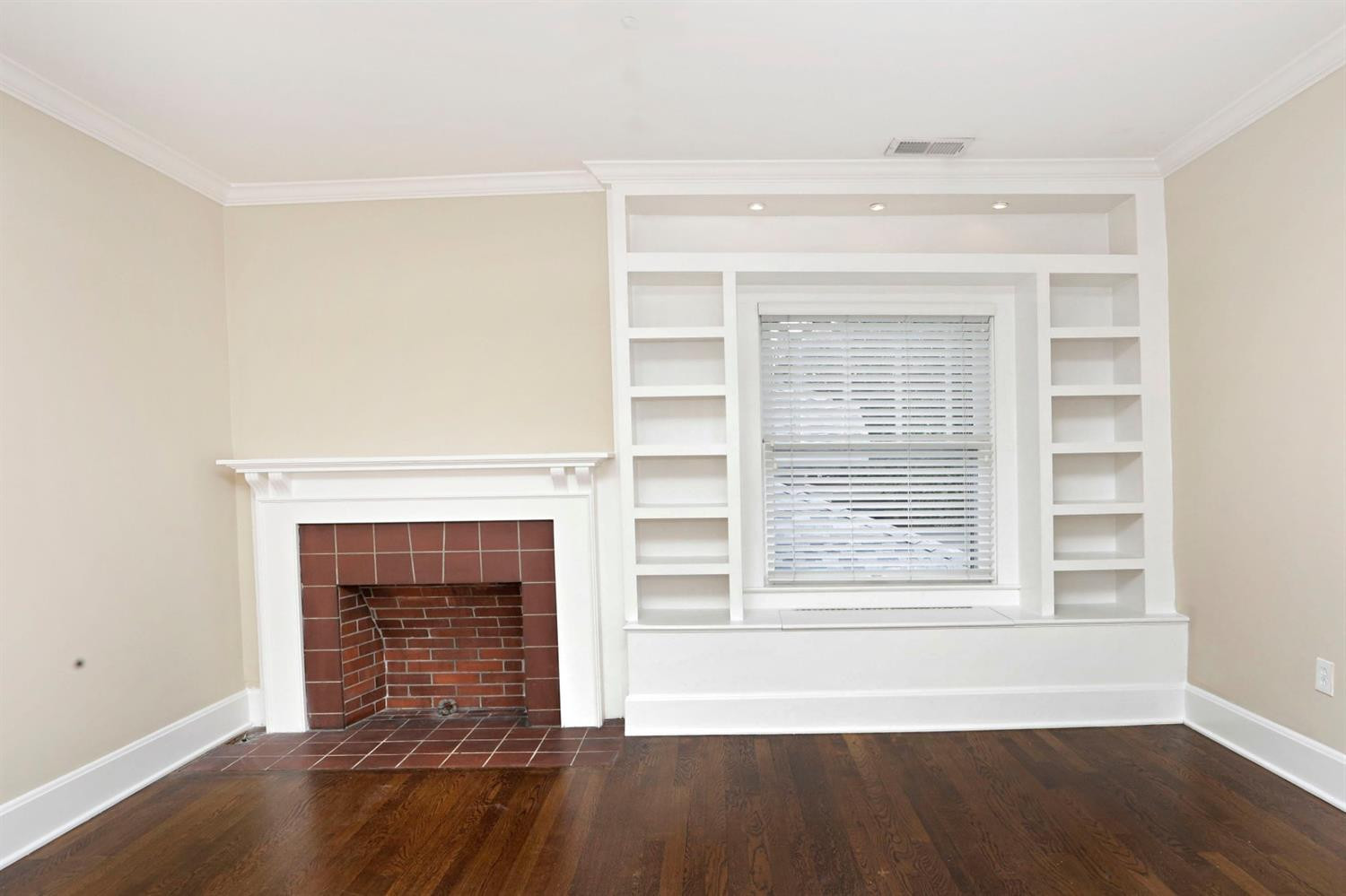 1103 Richmond Road, Unit 202 Lexington, KY 40502 - Photo 6 of 26 Listing Photo