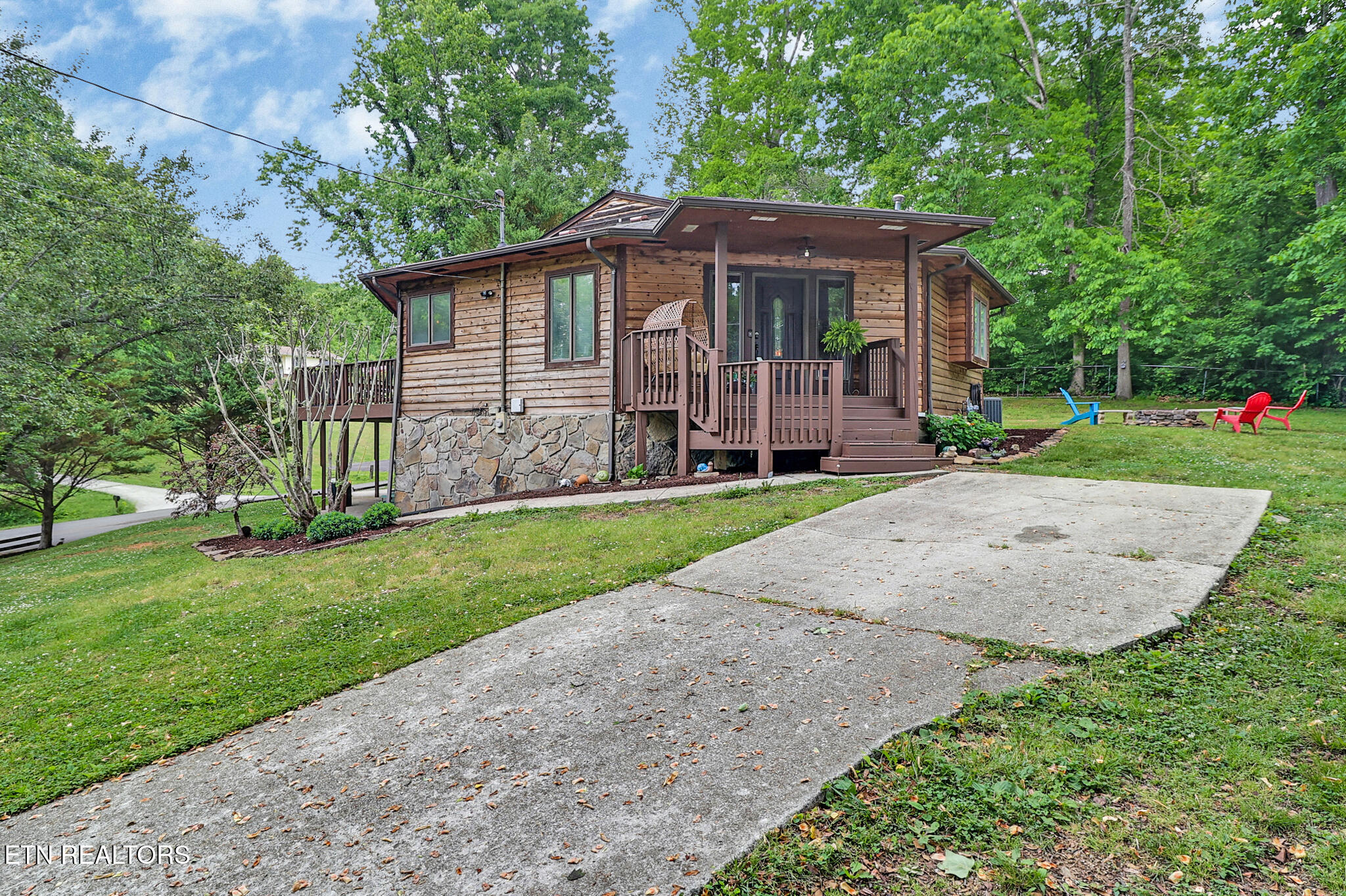 335 Old Tacora Hills Road Clinton, TN 37716 - Photo 6 of 39 n44a9883-n44a9887