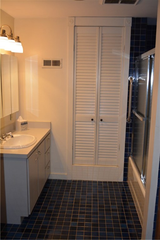 187 Lepes Road Portsmouth, RI 02871 - Photo 21 of 33 Second floor bath with tub/shower