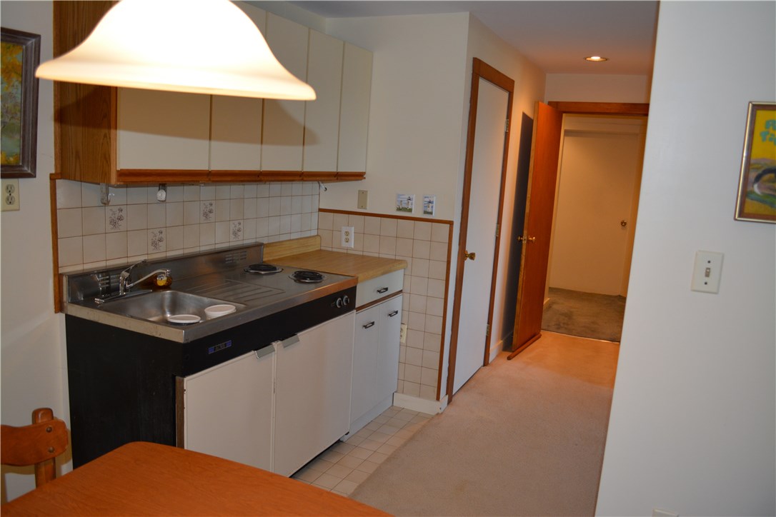 187 Lepes Road Portsmouth, RI 02871 - Photo 27 of 33 Cozy eat-in kitchen for apt.