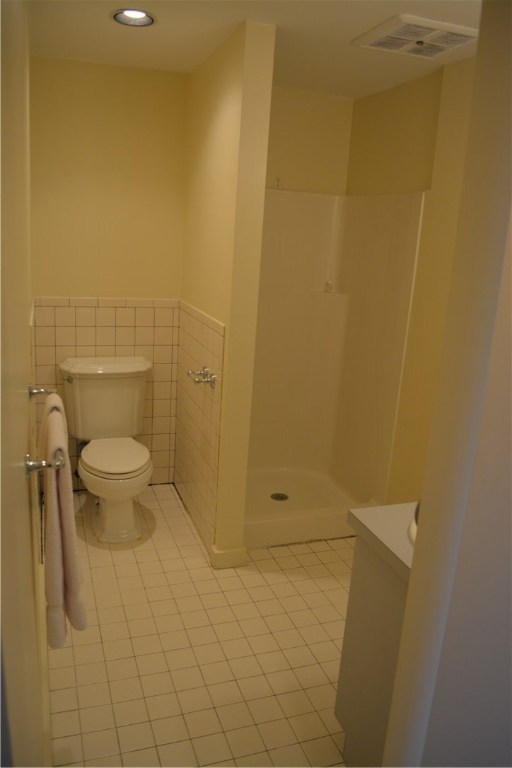 187 Lepes Road Portsmouth, RI 02871 - Photo 29 of 33 Lower level bath with shower.