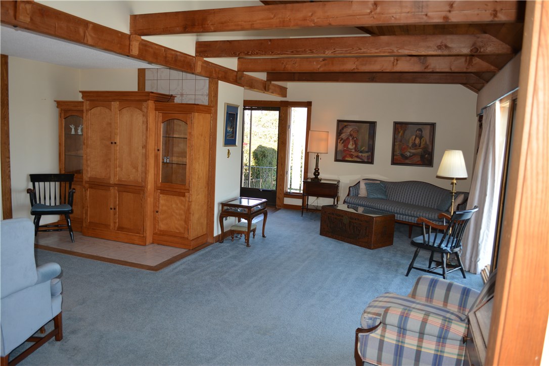 187 Lepes Road Portsmouth, RI 02871 - Photo 5 of 33 Living Room