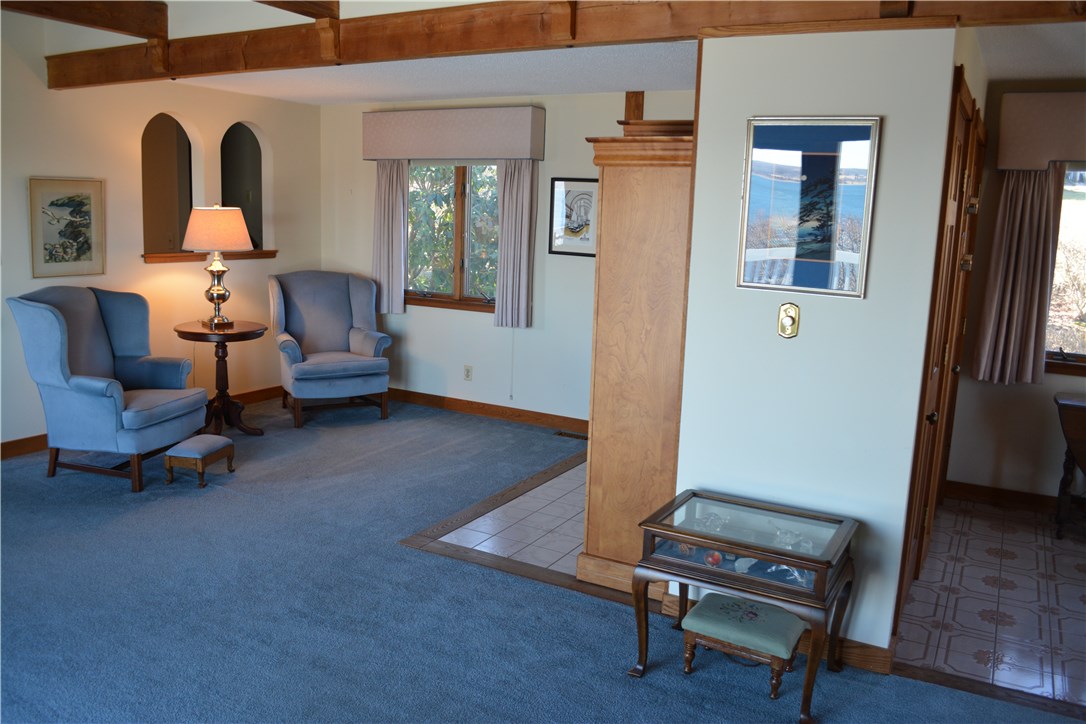 187 Lepes Road Portsmouth, RI 02871 - Photo 6 of 33 Sitting area in LR