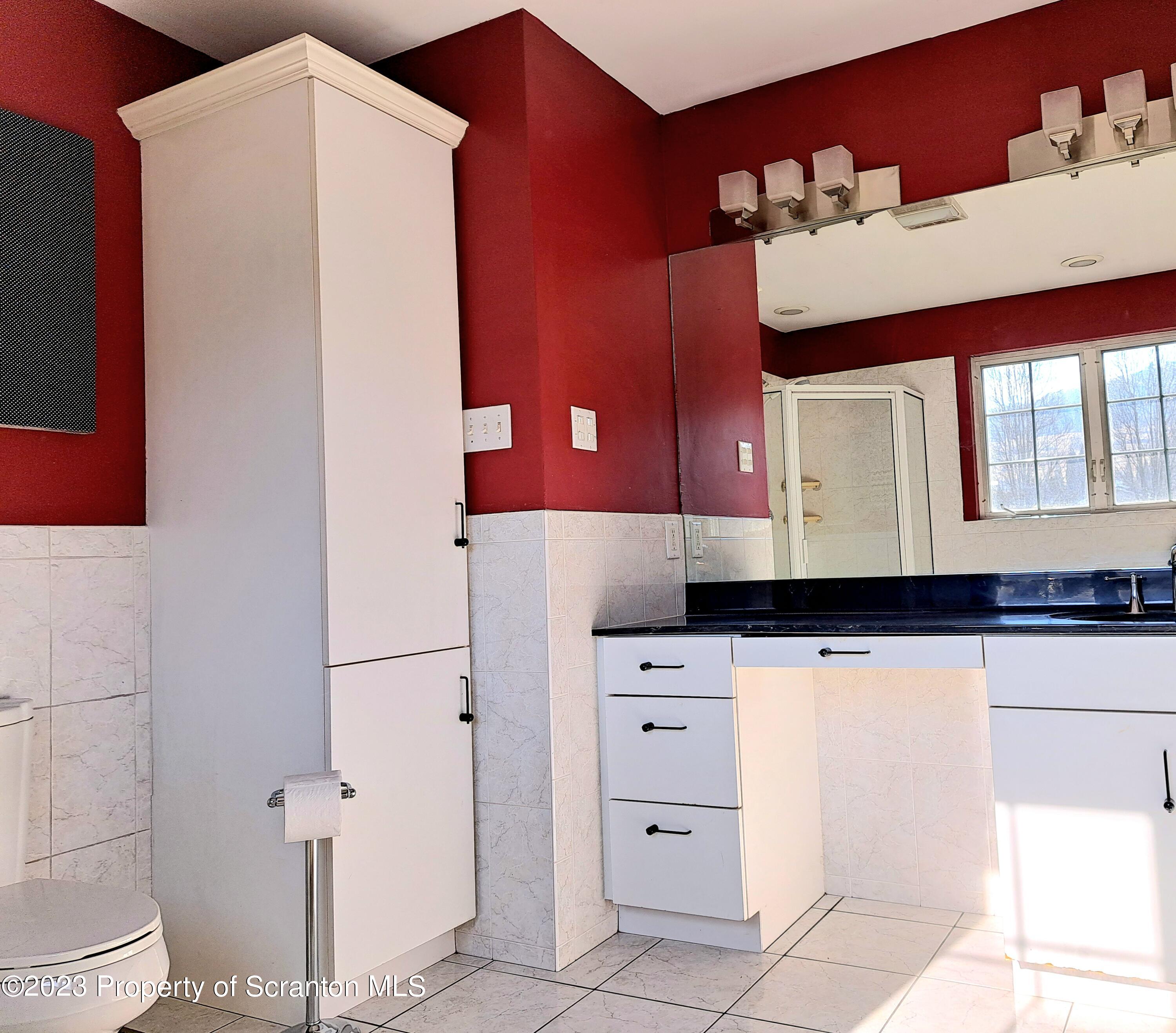 987 Chase Road Shavertown, PA 18708 - Photo 41 of 70 a bathroom with a sink and a mirror