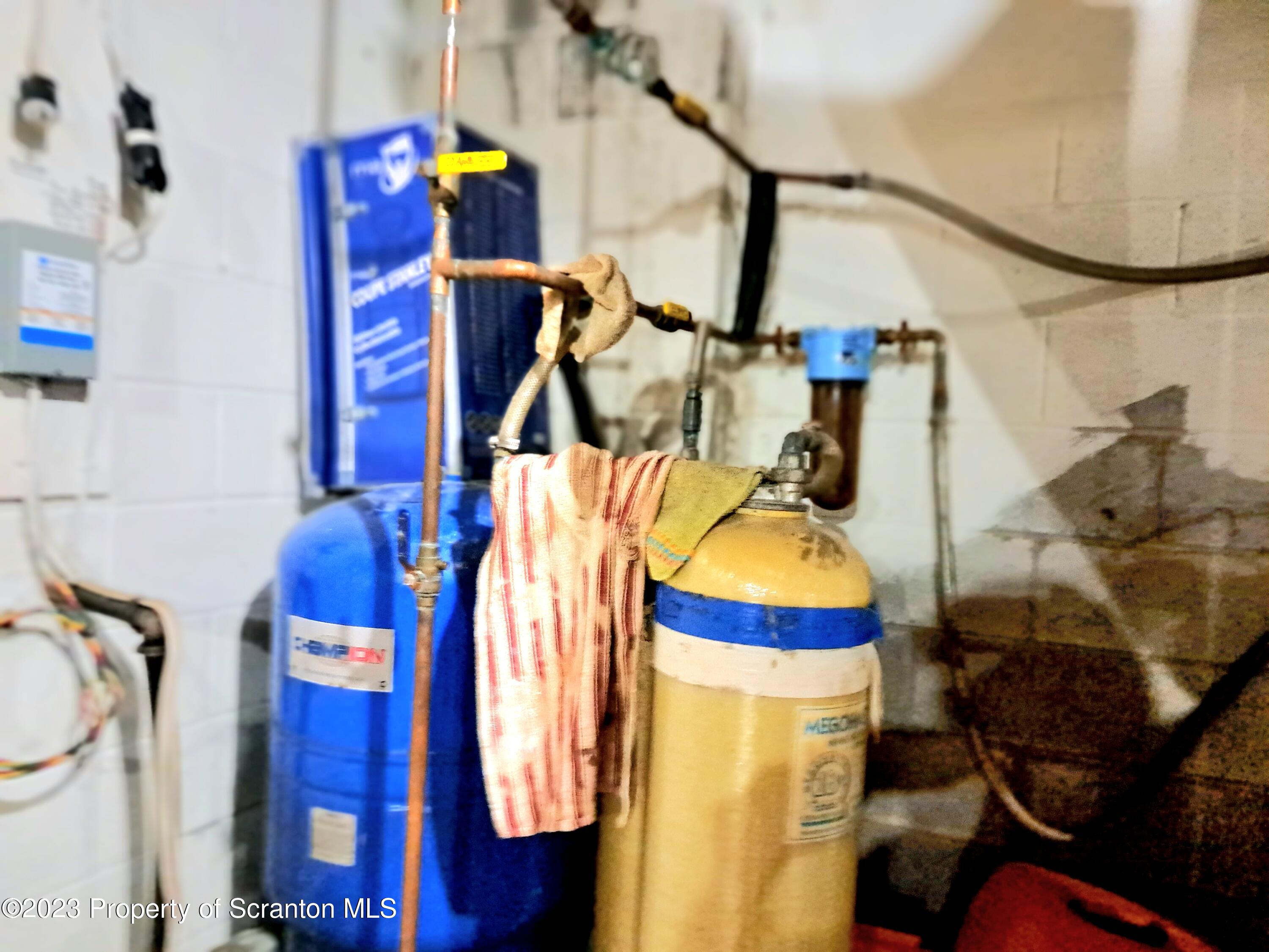 987 Chase Road Shavertown, PA 18708 - Photo 61 of 70 a bathroom with a sink and mirror