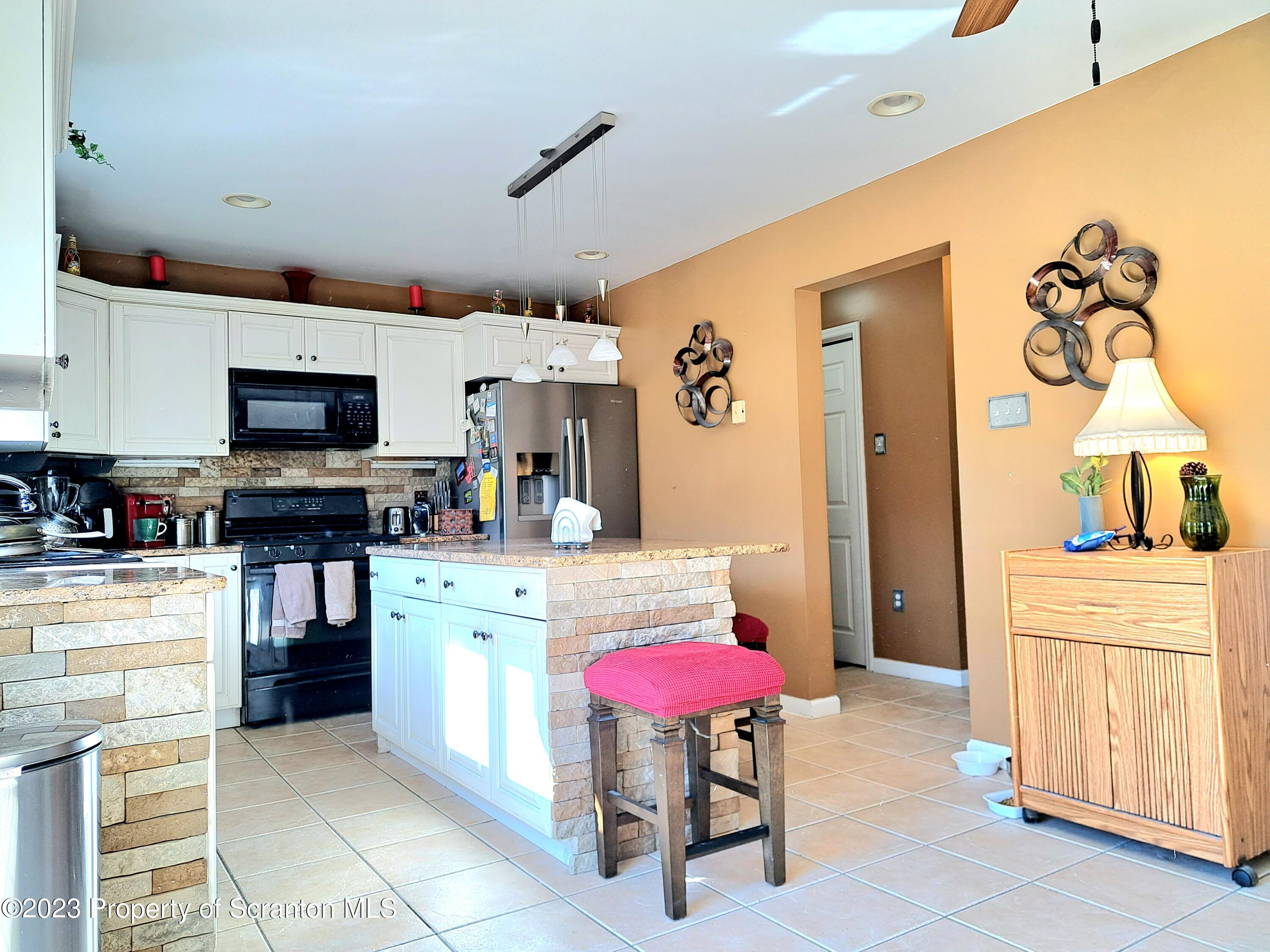 987 Chase Road Shavertown, PA 18708 - Photo 9 of 70