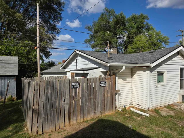 $109,000 | 2220 East Dartmouth Avenue, Muncie, IN 47303