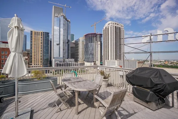 $1,900 | 915 Franklin Street, Unit 5H, Houston, TX 77002