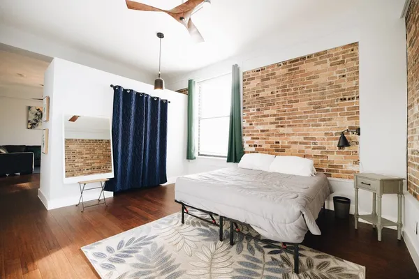 $1,900 | 915 Franklin Street, Unit 5H, Houston, TX 77002