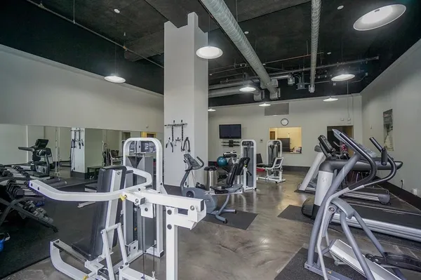 $1,900 | 915 Franklin Street, Unit 5H, Houston, TX 77002