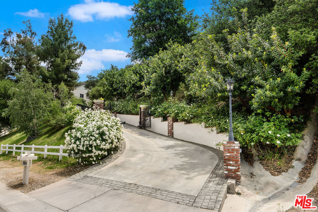 204 Bell Cyn Road Bell Canyon, CA 91307 - Photo 2 of 75
