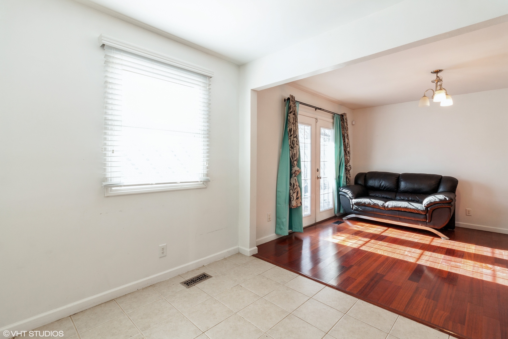 168 North Pinecrest Road Bolingbrook, IL 60440 - Photo 4 of 15 a living room with furniture and a window