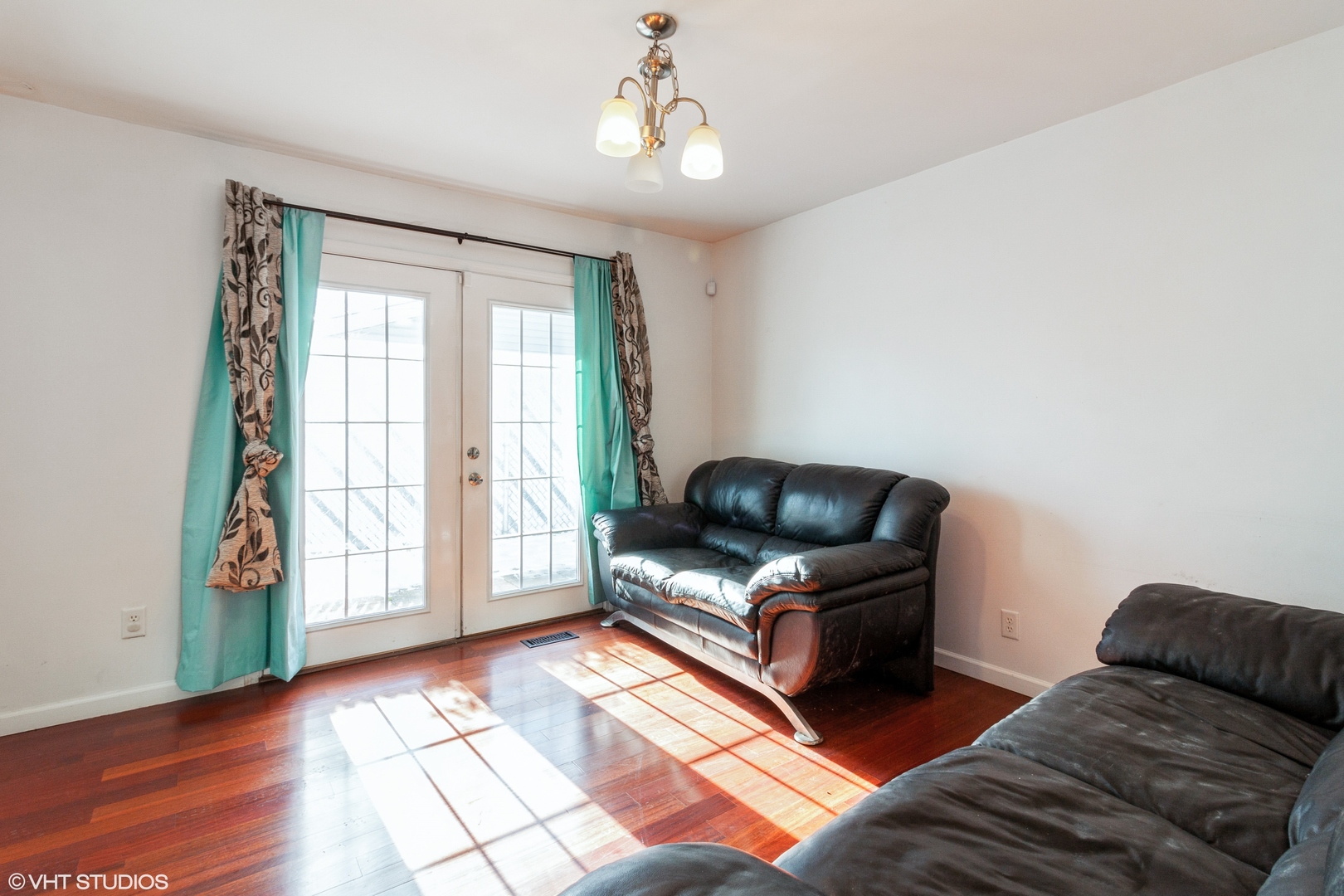 168 North Pinecrest Road Bolingbrook, IL 60440 - Photo 6 of 15 a living room with furniture and a window