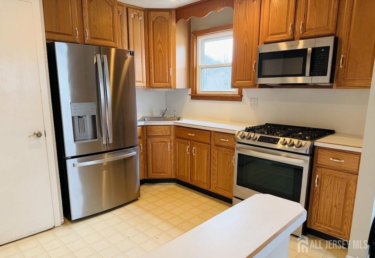 8 Finley Road Edison, NJ 08817 - Photo 5 of 15